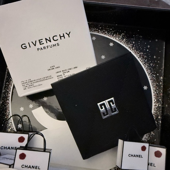 Givenchy Black Compact Mirror NIB - Picture 2 of 4